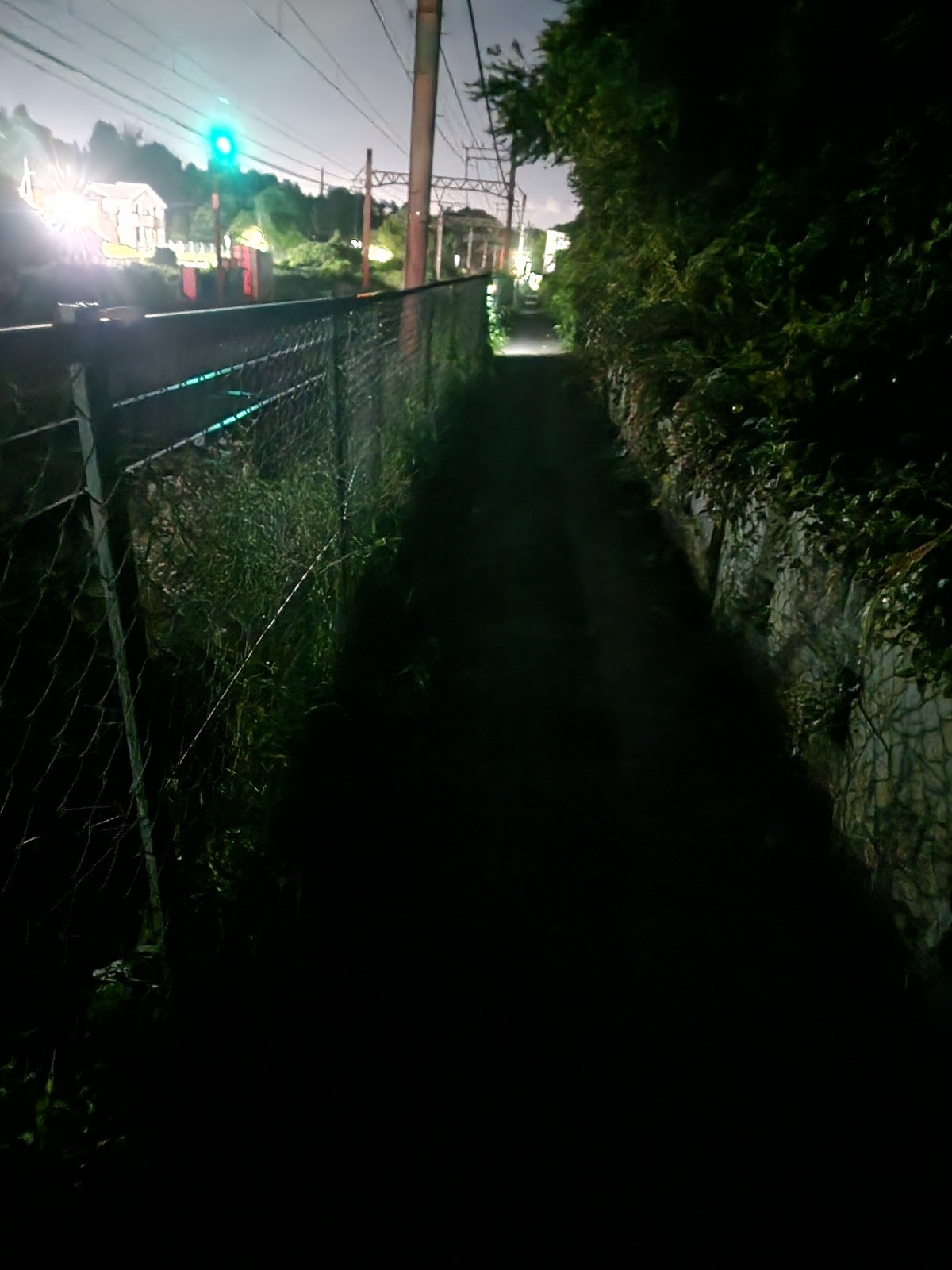 つ
